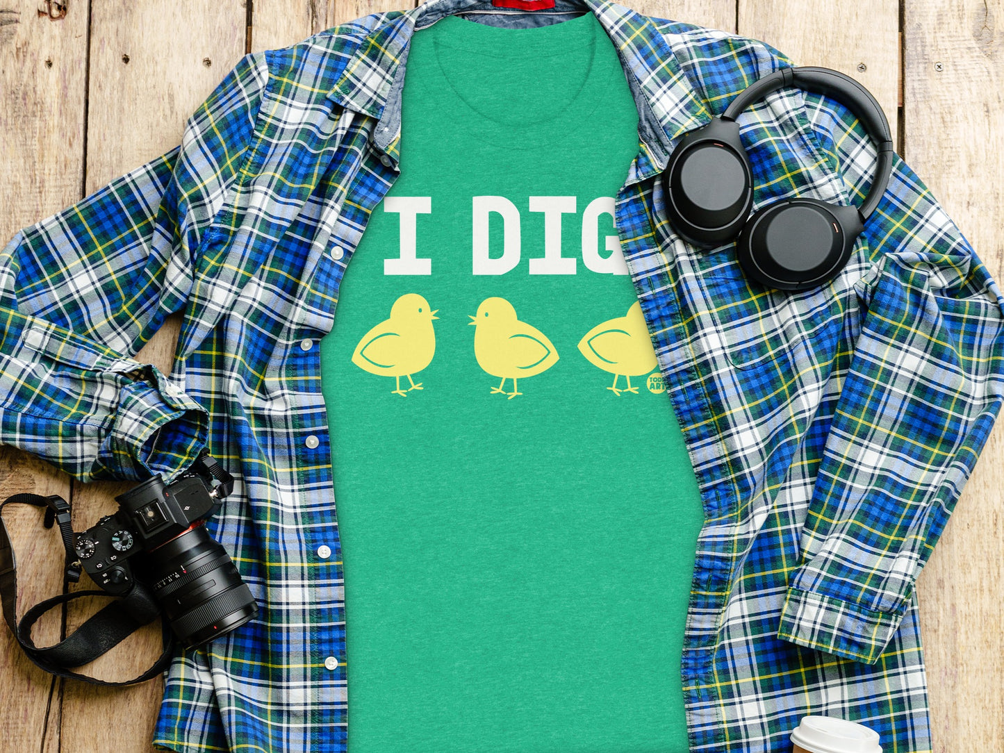 I Dig Three Yellow Chickens Green T-Shirt product