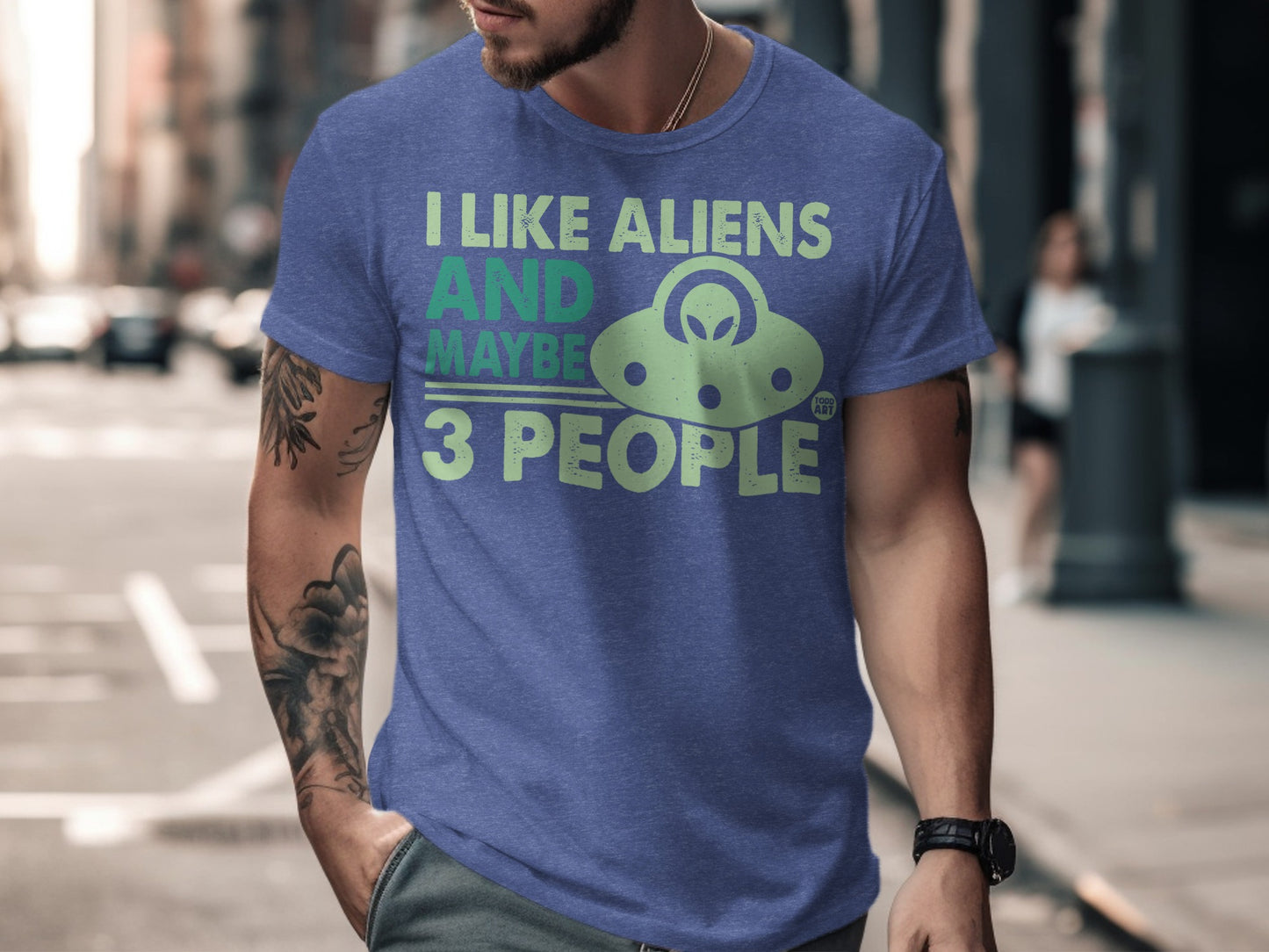 I Like Aliens And Maybe 3 People Graphic T-shirt product